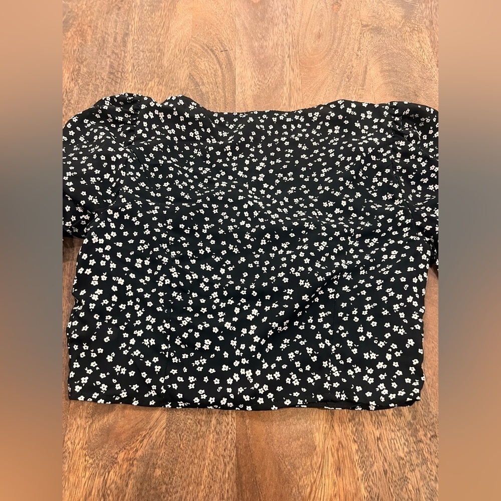 Lulu’s Black Floral Print Puff Shoulder Top Women’s Size Small - Picture 6 of 9